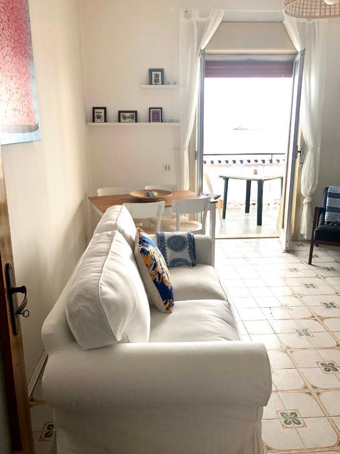 Vacanzenaxos - Casa Frontemare Lägenhet Giardini Naxos Exteriör bild