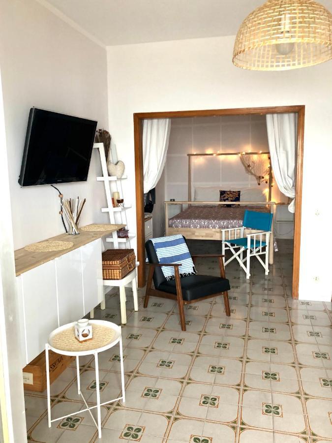 Vacanzenaxos - Casa Frontemare Lägenhet Giardini Naxos Exteriör bild