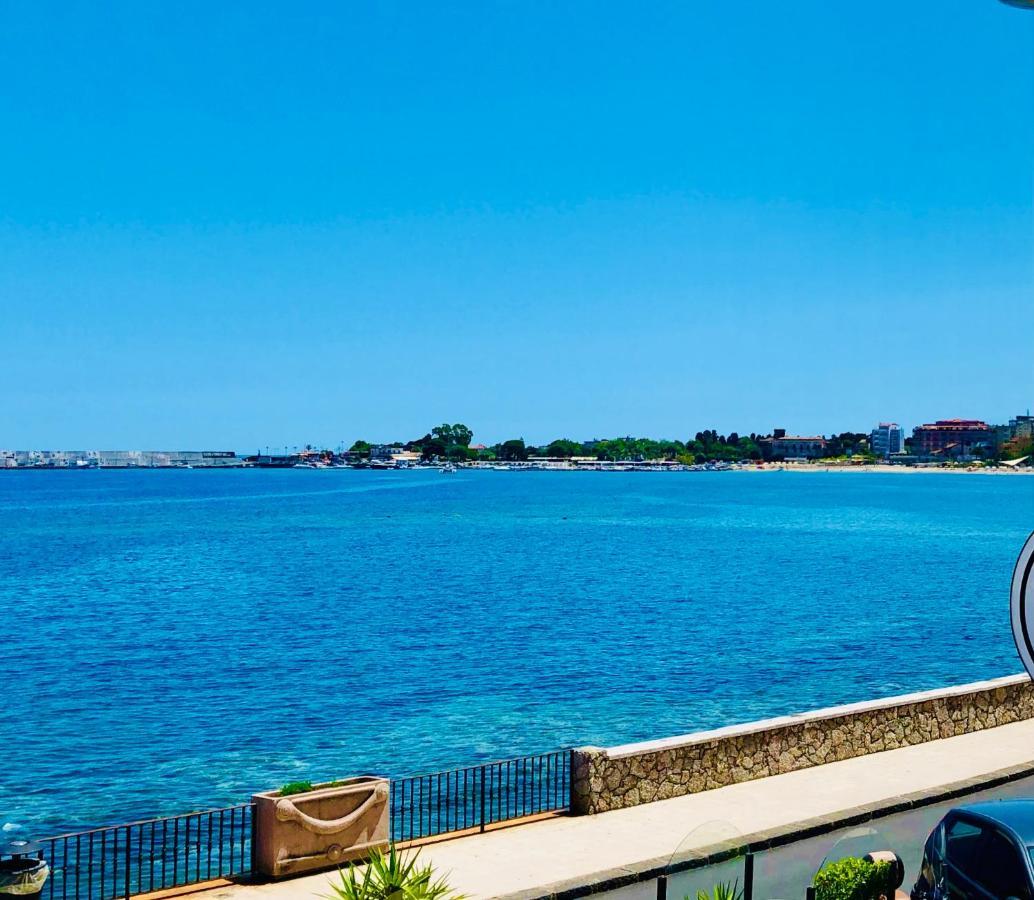 Vacanzenaxos - Casa Frontemare Lägenhet Giardini Naxos Exteriör bild