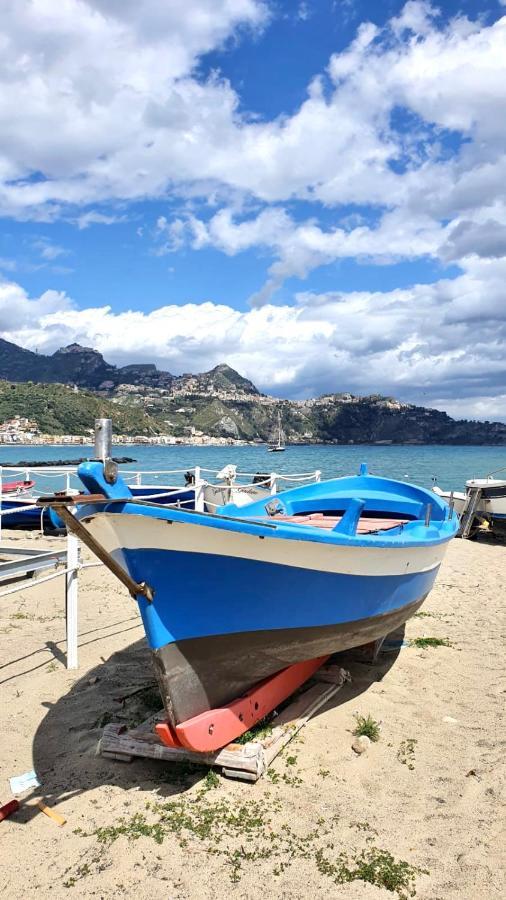 Vacanzenaxos - Casa Frontemare Lägenhet Giardini Naxos Exteriör bild
