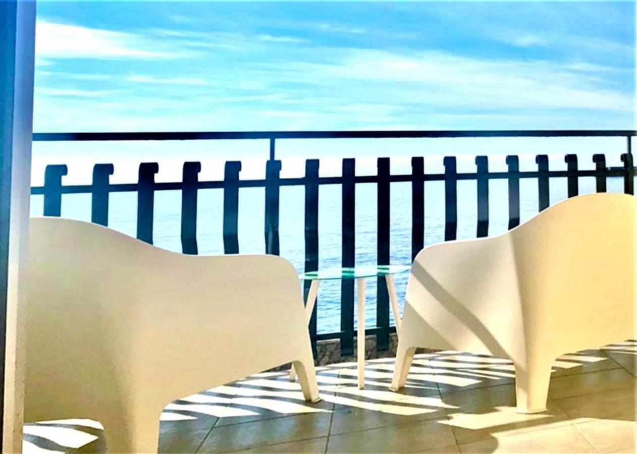 Vacanzenaxos - Casa Frontemare Lägenhet Giardini Naxos Exteriör bild