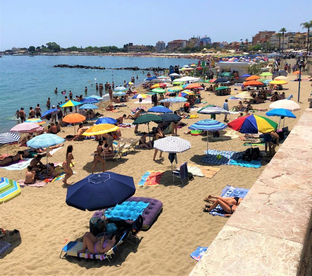 Vacanzenaxos - Casa Frontemare Lägenhet Giardini Naxos Exteriör bild